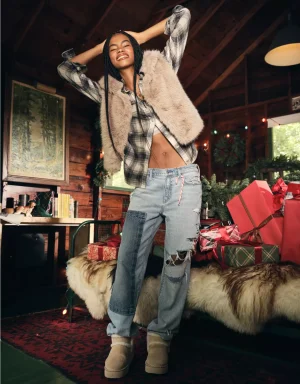 AE Strigid Low-Rise Baggy Straight Jean